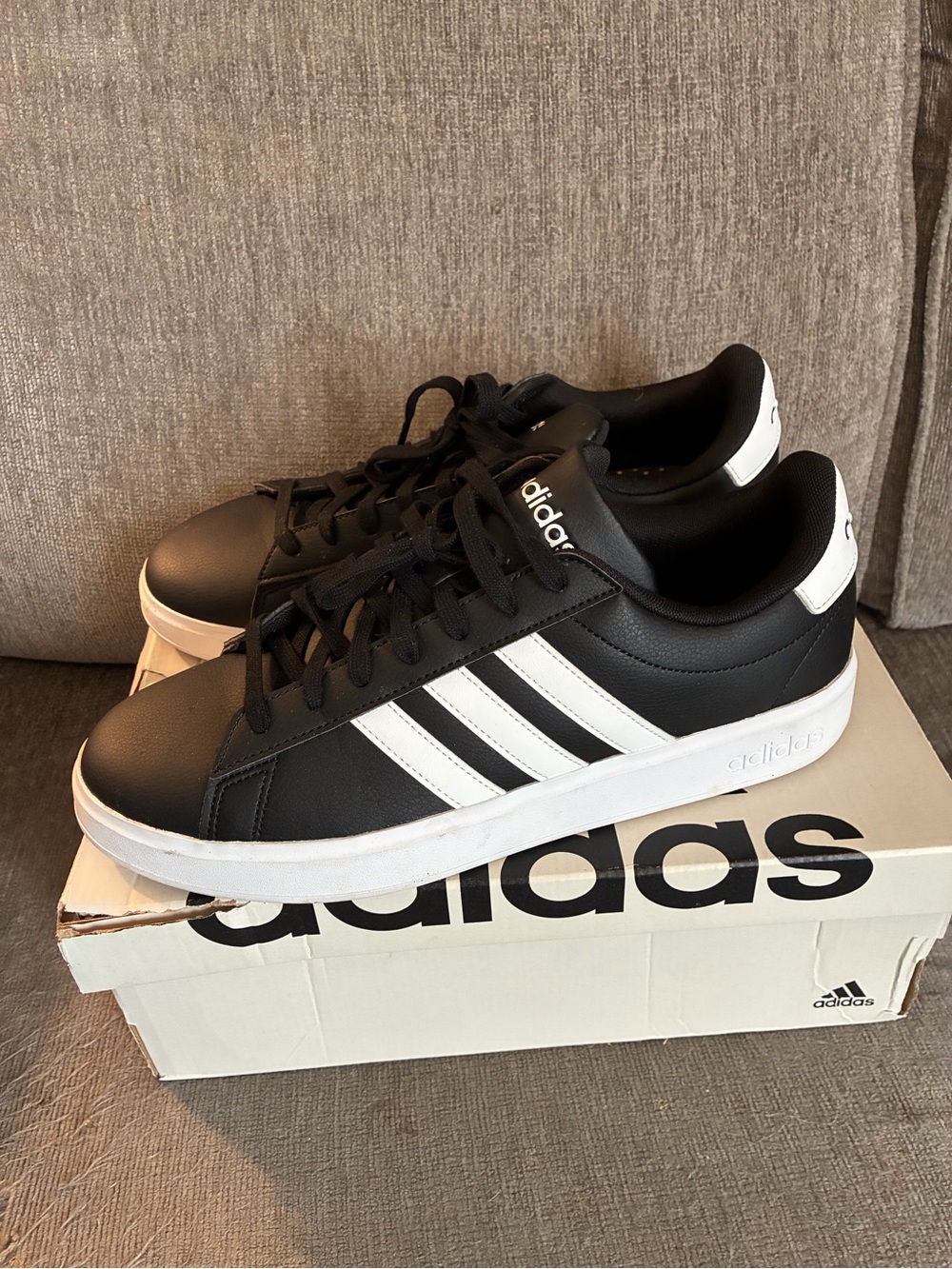 Men Adidas Grand Court 2.0 Sneaker Shoes GW9196 Black White Size 10.5